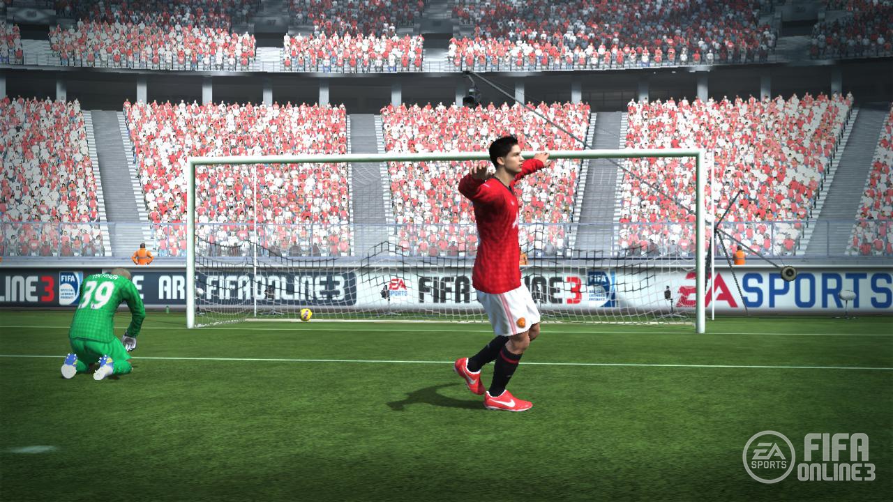 Ronaldo an dut Messi tren 'san co ao' hinh anh