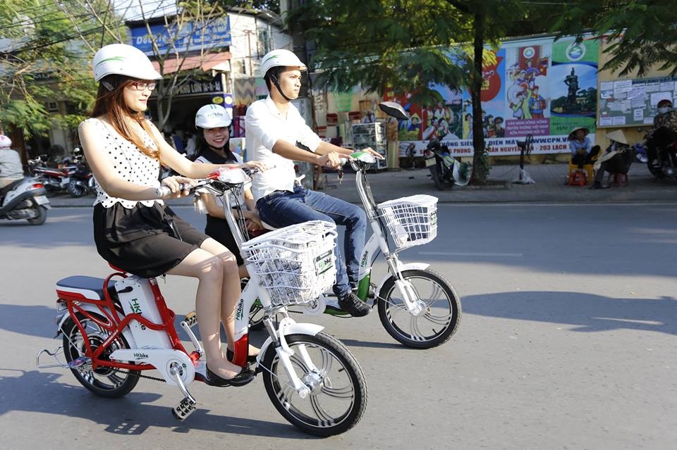 Xe dien chay pin duoc phu huynh tin tuong chon cho con hinh anh