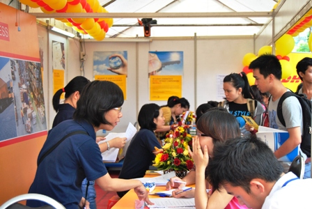 Co hoi viec lam cho sinh vien hinh anh