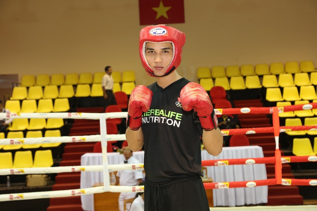 Nguyen Trung Kien dam me chay bong de vuon den dinh cao hinh anh