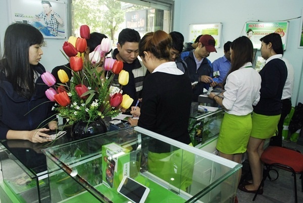 Nguoi dung xep hang mua ZIP 3G 1,45 trieu hinh anh