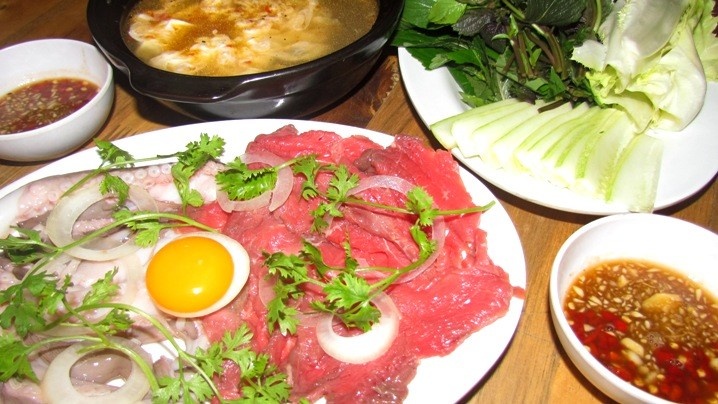 Thuong thuc bo va bach tuoc nhung dam chi voi 70.000 dong hinh anh