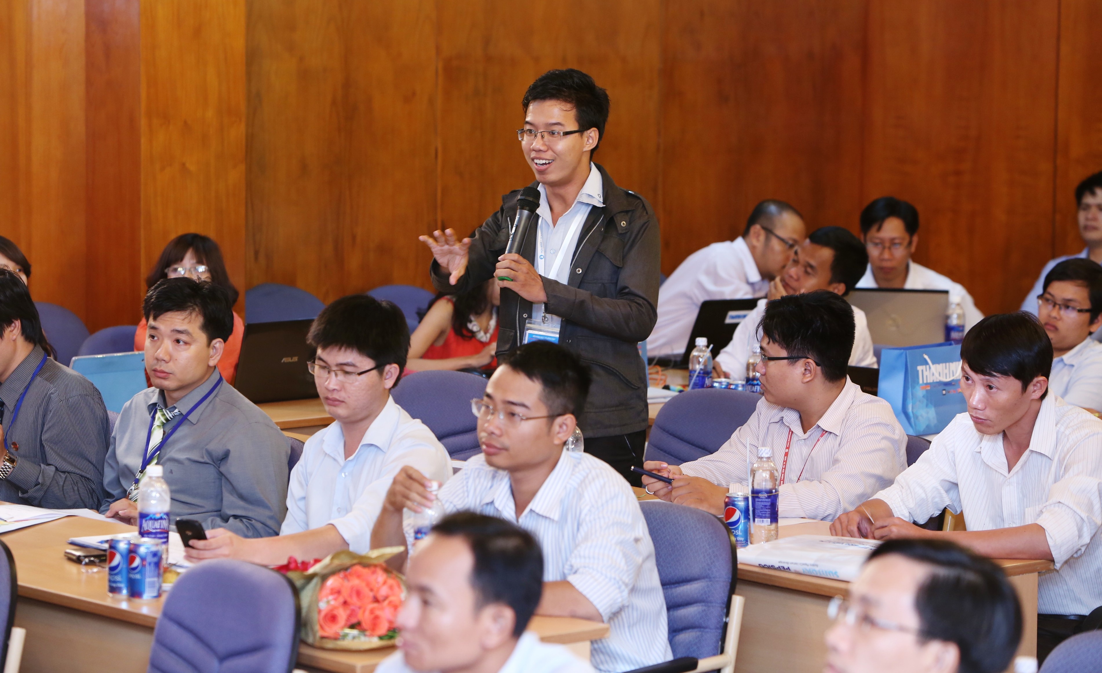 Co hoi nhan ve may bay mien phi ve que an Tet hinh anh