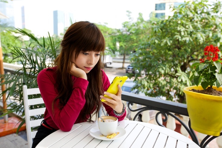 Smartphone tac ke hoa FPT F52 me man gioi tre hinh anh