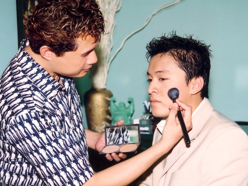 'Phu thuy trang diem' Le Dung dong hanh cung F-idol hinh anh