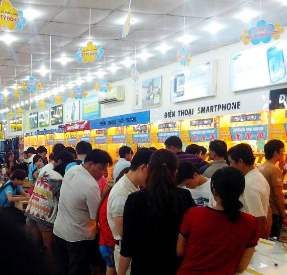 Mua sam tung bung - khong ngung uu dai voi dienmay.com hinh anh