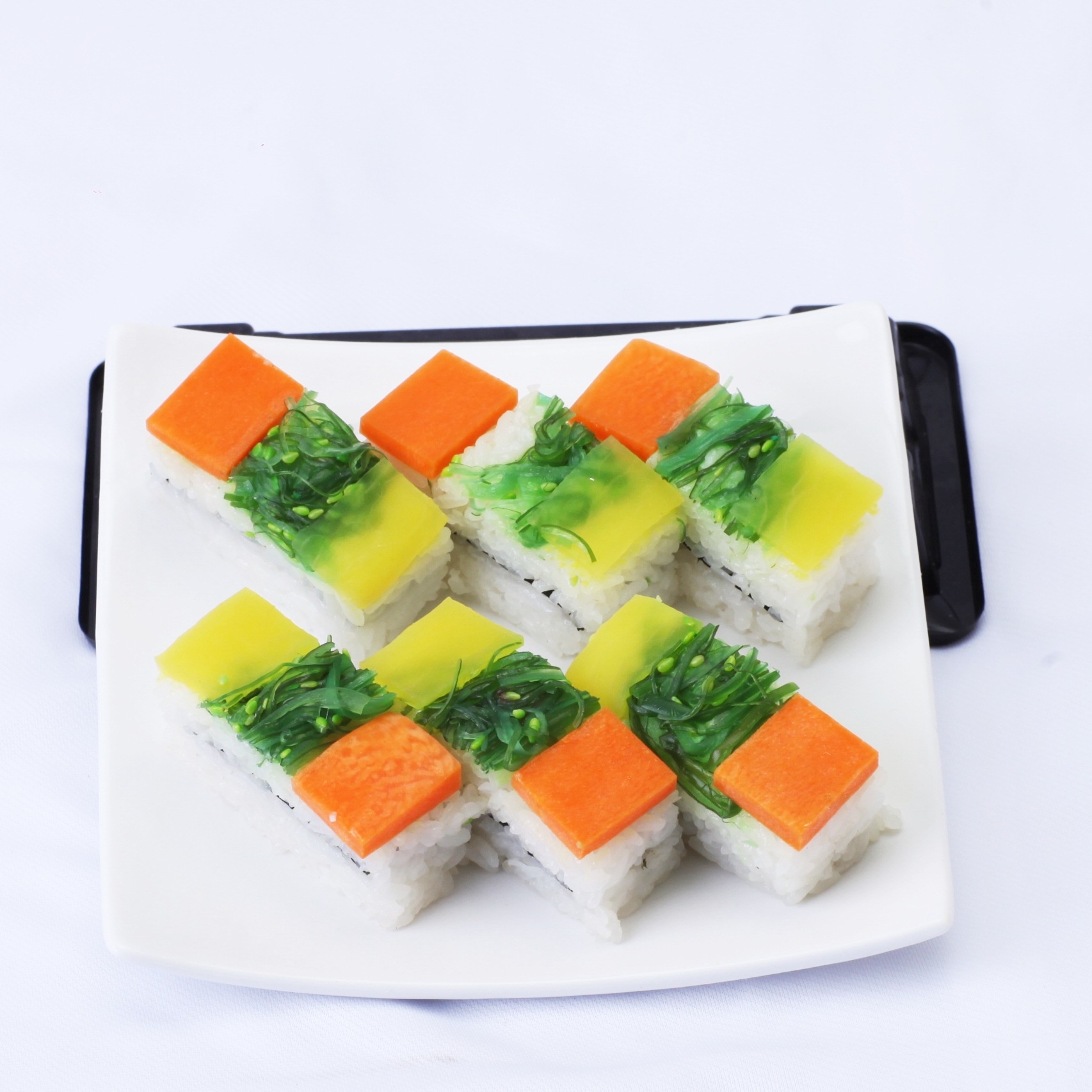 Phong cach sushi chau Au tai Ha Noi hinh anh