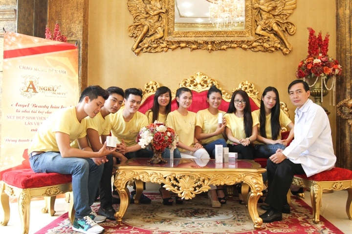 Xu huong lam dep mua Noel cua sinh vien hinh anh