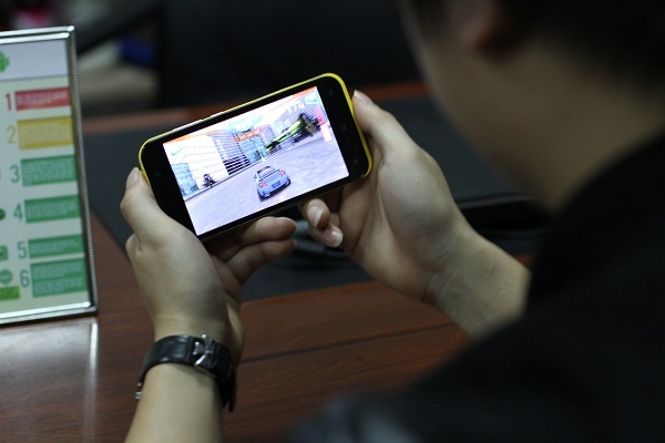 Dan cong nghe noi gi ve toc do cua RACER loi tu? hinh anh