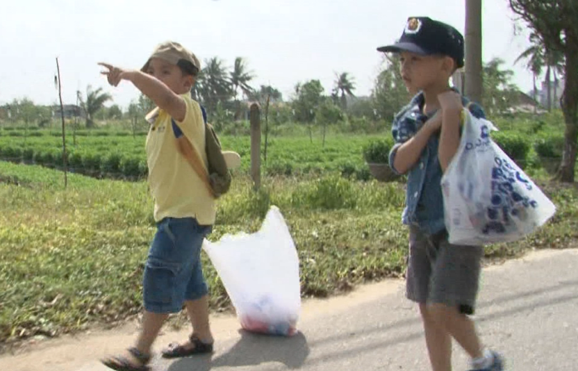 Cuoc hanh quan tham bo cua hai chu 'bo doi nhi' hinh anh