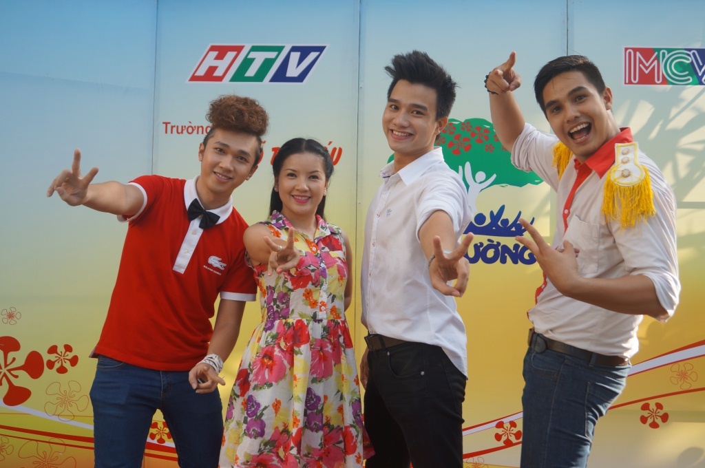 Ngoc Trinh 'Mui ngo gai' hao hung ve truong cu hinh anh