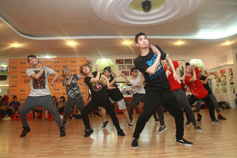 Poreotics giao luu cung fan Viet hinh anh