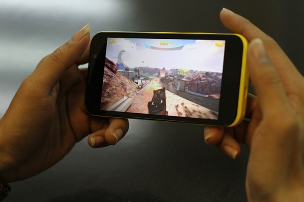 'Lai' 5 trieu dong voi HKPhone RACER hinh anh