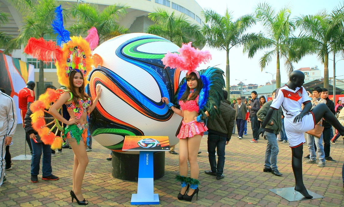 Gioi tre HN cuong nhiet voi trai bong World Cup 2014 hinh anh