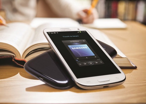 Samsung Galaxy S3 gia soc mang nhieu loc xuan hinh anh