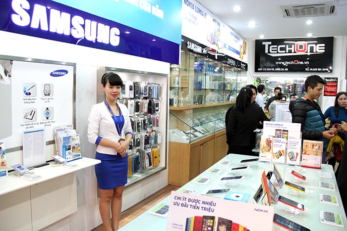 TechOne tang iPhone 5S, OPPO Find nhan dip khai truong hinh anh