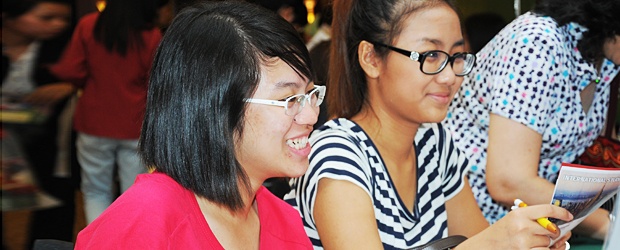 Truong DH, CD Hoa Ky tham du trien lam du hoc tai Viet Nam hinh anh