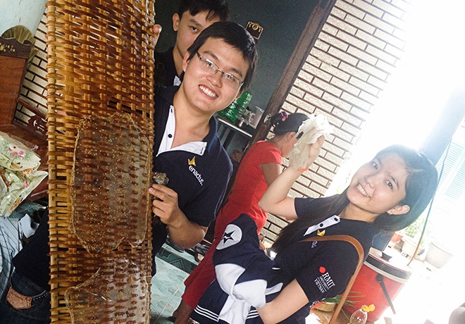 De cu nhan bang gioi khong di ban hang rong hinh anh