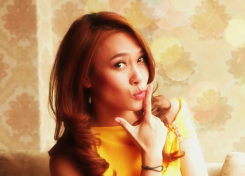 My nhan Viet voi trao luu anh selfie tuoi sang hinh anh