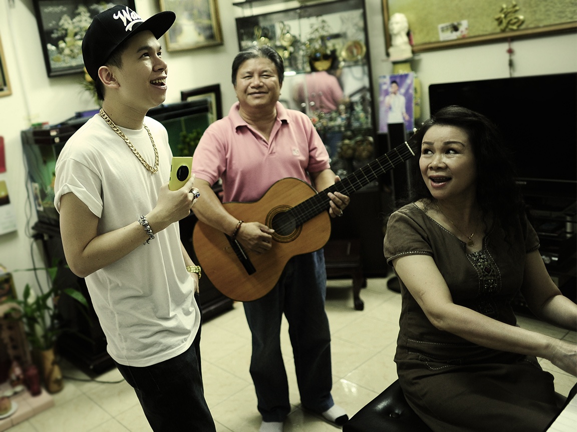 Hoang Ton: 'Toi tung rat gian vi me khong ung ho minh' hinh anh