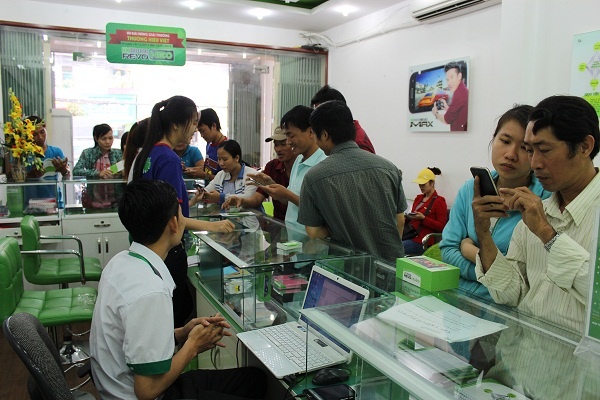 Doanh so Revo LEAD8 vuot muc ky vong cua HKPhone hinh anh