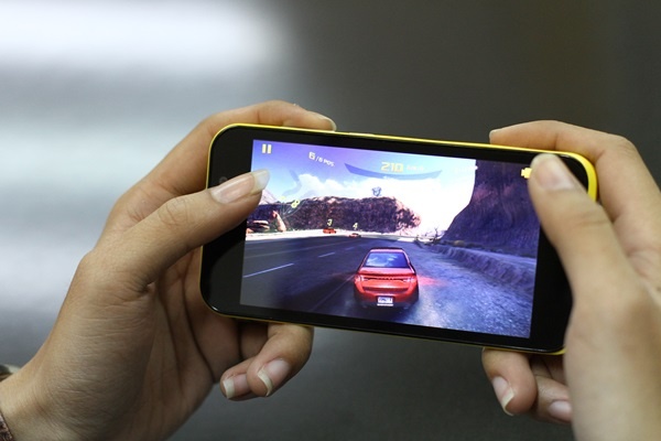 RACER lõi tứ chơi mượt các game 3D hàng đầu hiện nay như Asphalt 8...