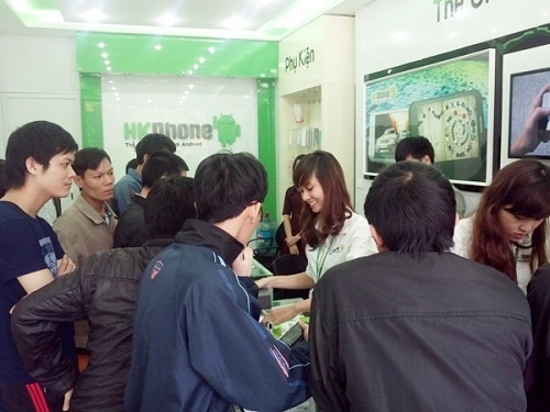 Nhan vien HKPhone qua danh gia nguoi dung hinh anh