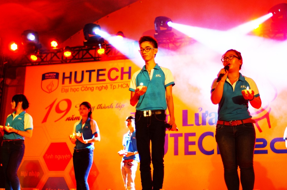 Các tiết mục biểu diễn đặc sắc do sinh viên HUTECH thể hiện đã góp phần làm nóng thêm không khí của hội trại.