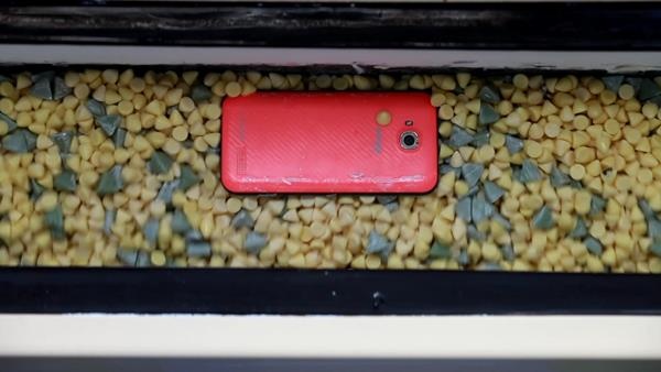 Một trong hàng trăm bài test độ bền RACER.