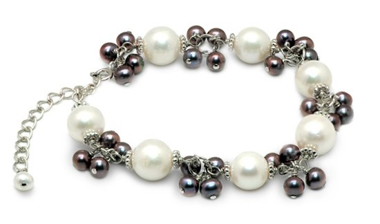 Deo phu kien ngoc trai duyen dang nhu hot girl Lily Luta hinh anh