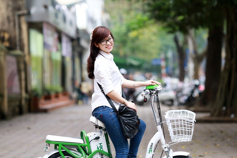 Xe dap dien gop phan giu suc si tu mua thi hinh anh