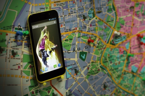 RACER với tốc độ xử lý nhanh chóng và kết nối 3.5G vượt trội giúp người dùng tra cứu, tìm kiếm địa điểm du lịch tức thời mà không cần những tấm bản đồ.