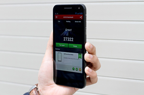 Với cấu hình mạnh mẽ, Revo ấn tượng với điểm số hiệu năng đạt hơn 27.000 điểm khi đánh giá bằng phần mềm Antutu Benchmark.