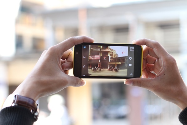 Với camera trước có độ phân giải lên tới 8 megapixel, RACER có thể lưu giữ những khoảnh khắc tuyệt vời trong chuyến đi mà không phải cần đến một chiếc máy ảnh.