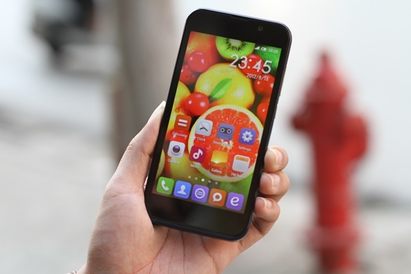 Smartphone ly tuong cho mua du lich hinh anh