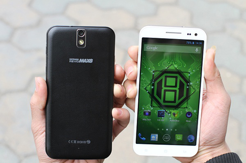 Với thiết kế mặt lưng họa tiết vân da sần và màn hình rộng 5,5 inch, Revo MAX8 nổi bật với nét hiện đại, tinh tế, sang trọng.