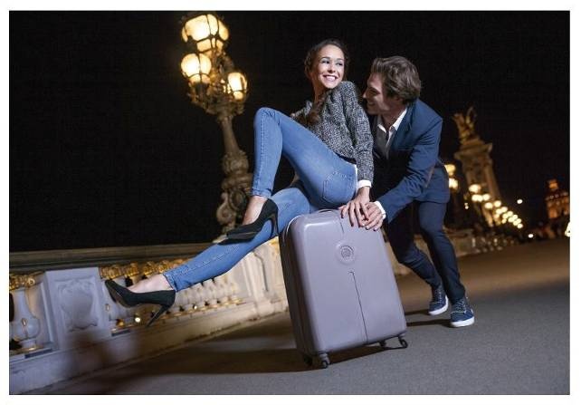 Vali phong cach Phap cho mua du lich hinh anh