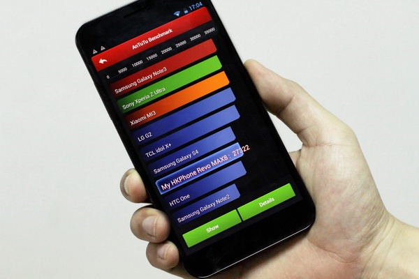 Kiểm tra hiệu năng với Antutu Benchmark, máy cho kết quả hơn 27.000 điểm.