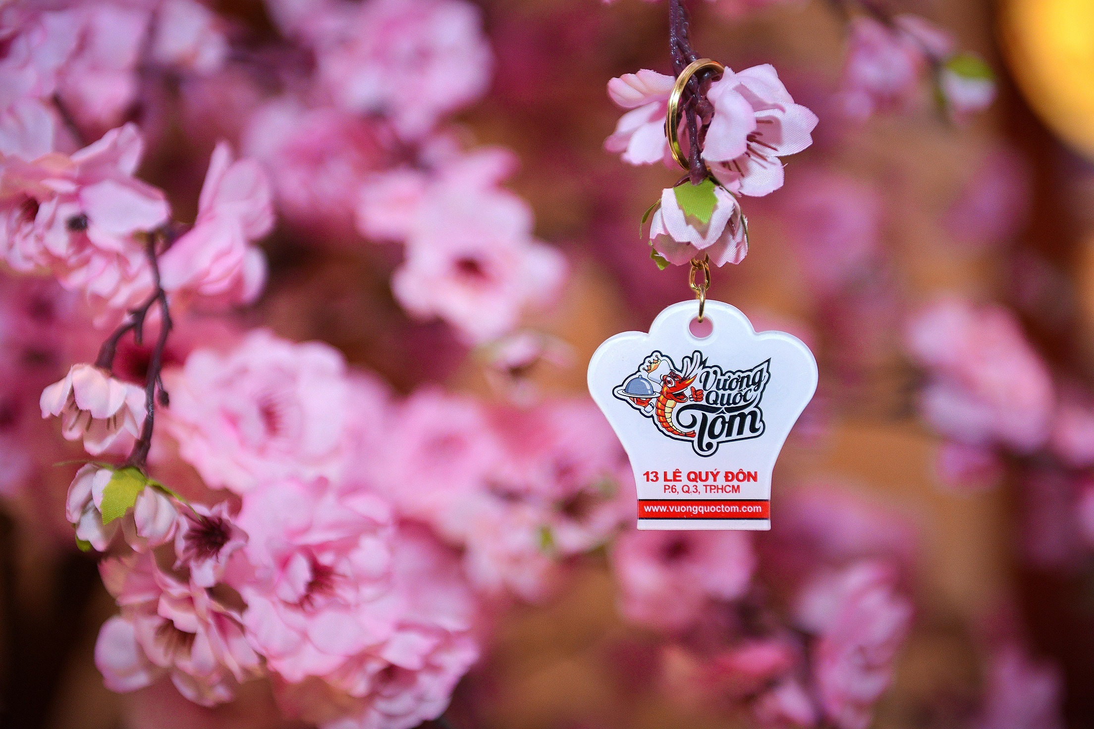 Móc khóa hình nón đầu bếp được thiết kế riêng dành tặng cho thực khách.