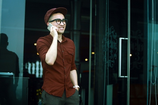 Nhà thiết kế Hà Duy dành những lời khen đặc biệt cho RACER AIR Gold của thương hiệu HKPhone.