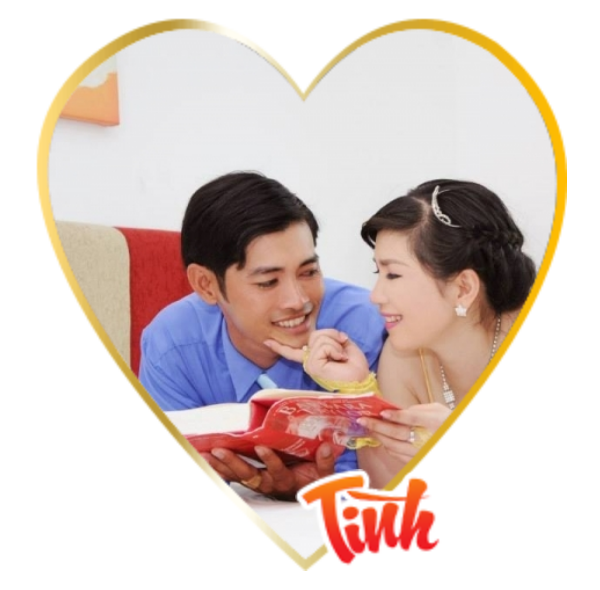 Hạnh phúc sau một lần đò của chị Phạm Thi Kim Nga và ông xã.