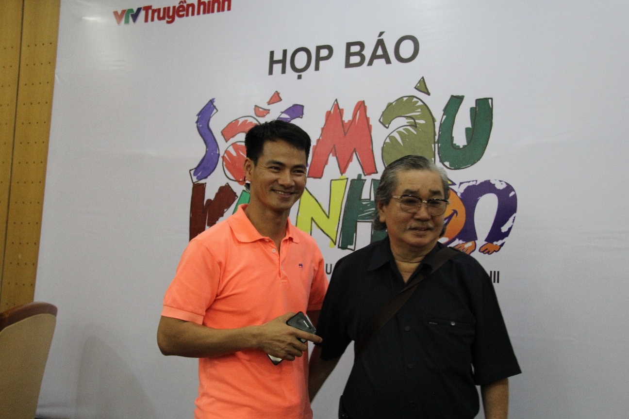 Nghệ sĩ hài Xuân Bắc và họa sĩ Đức Dụ – giám khảo cuộc thi lần 1 năm 2012.