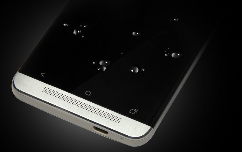 Phía dưới có màn loa thứ 2 giúp tạo âm thanh to, rõ hơn và 3 phím ảo bao gồm trở về, home, mở trình đơn.