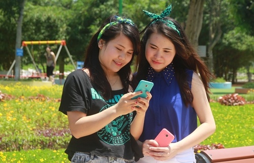 Cuoc song tien ich voi smartphone 2 SIM loi tu gia re hinh anh