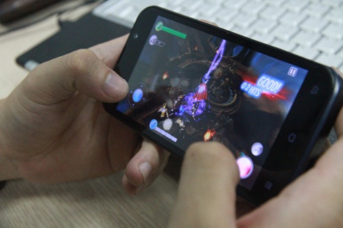 Hiệu ứng sấm sét được thể hiện bắt mắt khi người chơi sử dụng skill.