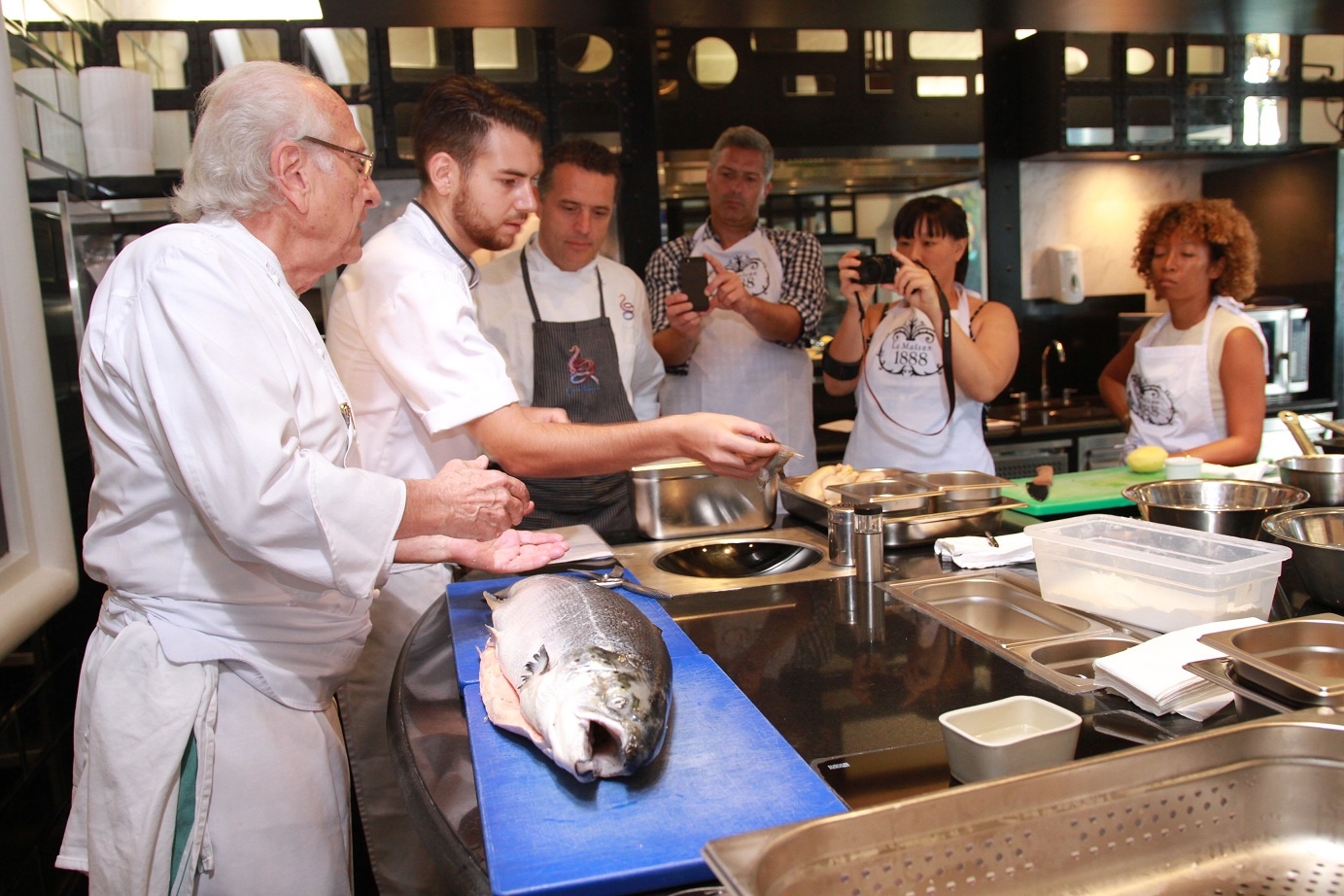 Lop nau an dac biet tai Viet Nam cua dau bep thuong hang hinh anh