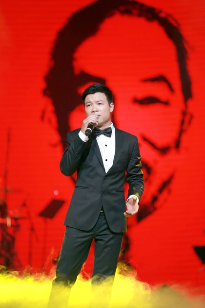 Vũ Thắng Lợi nồng nàn với ca khúc về Bác kính yêu.