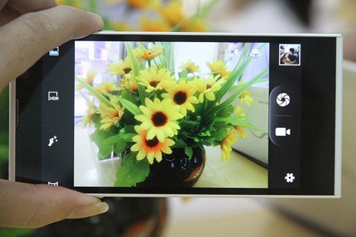 Cảm biến Exmor R giúp RACER AIR chụp ảnh trong điều kiện thiếu sáng tốt.