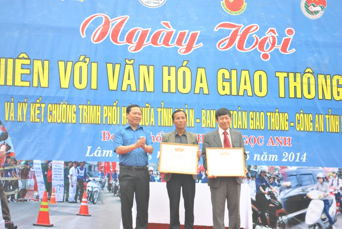 Honda Viet Nam va 67 HEAD nhan bang khen hinh anh