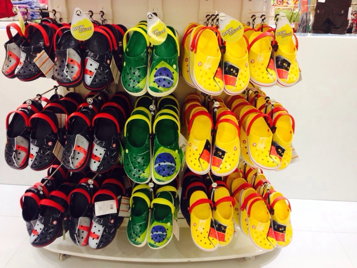 Cửa hàng Crocs trong không khí mới của mùa đá bóng sôi động – Tầng L2, Vincom Center Đồng Khởi, TP.HCM.